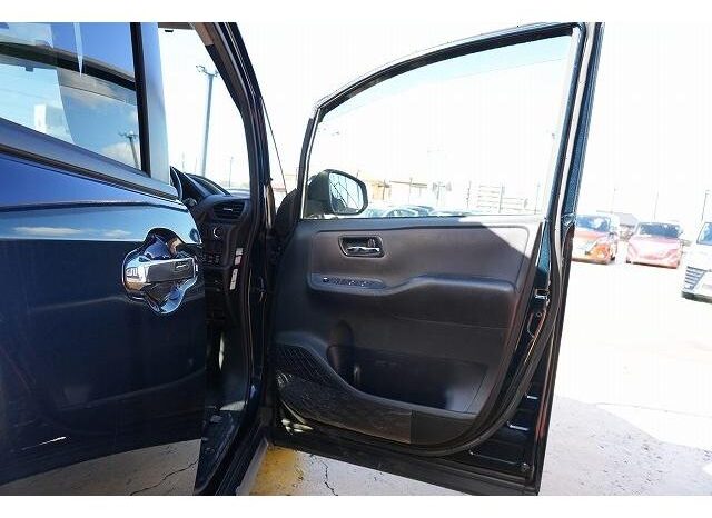 
								TOYOTA VOXY 2015 full									