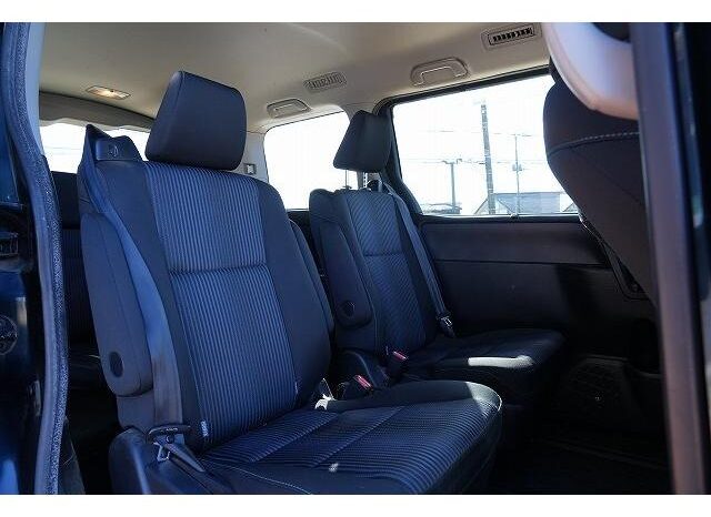 
								TOYOTA VOXY 2015 full									