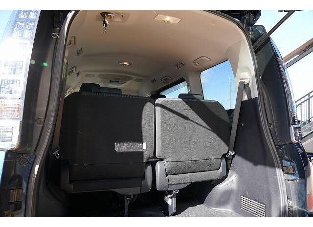 
								TOYOTA VOXY 2015 full									