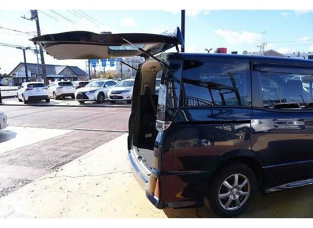 
								TOYOTA VOXY 2015 full									