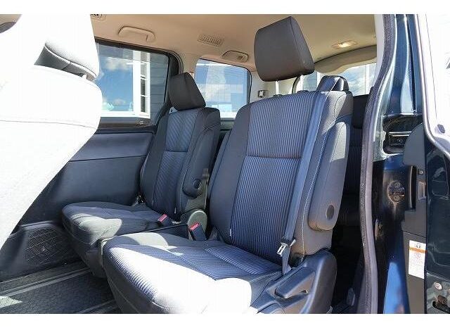 
								TOYOTA VOXY 2015 full									