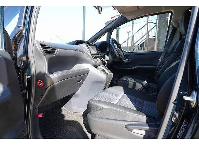 
								TOYOTA VOXY 2015 full									