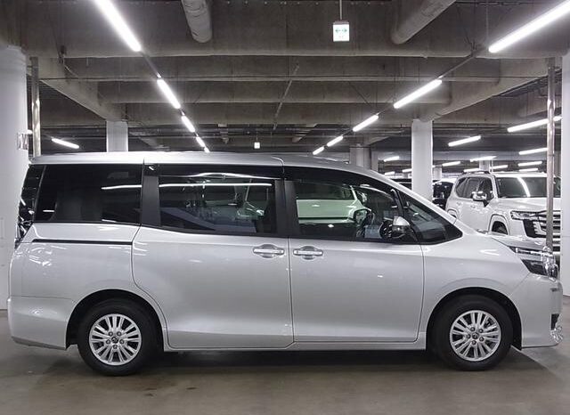 
								TOYOTA VOXY 2016 full									