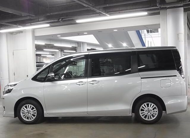 
								TOYOTA VOXY 2016 full									