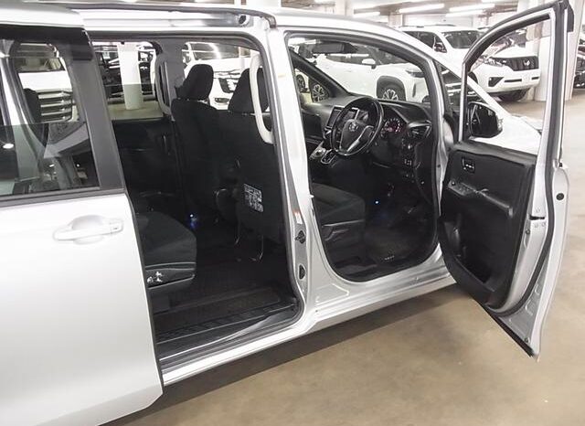 
								TOYOTA VOXY 2016 full									