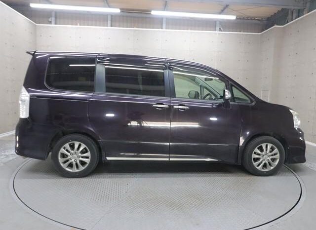 
								TOYOTA VOXY 2014 full									