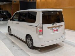 TOYOTA VOVY 2011