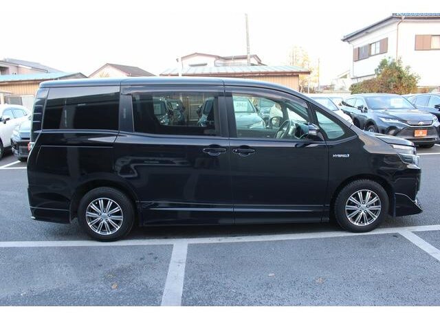 
								TOYOTA VOXY 2014 full									