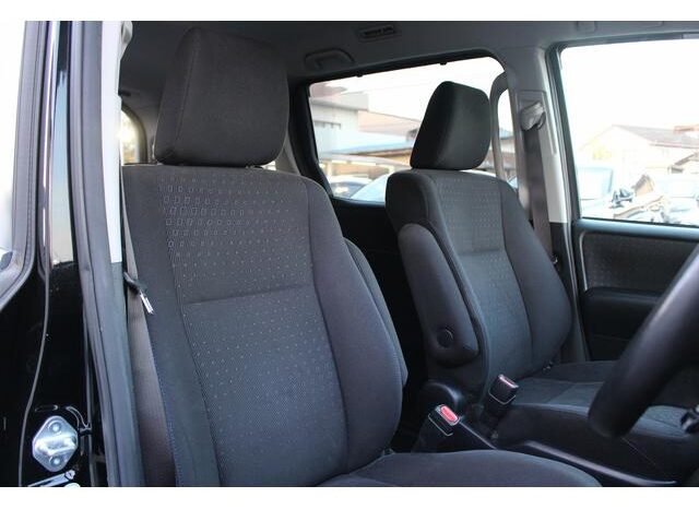 
								TOYOTA VOXY 2014 full									