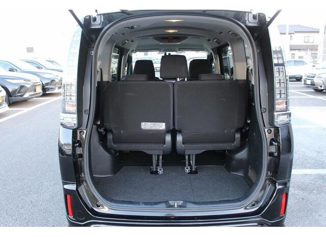 
								TOYOTA VOXY 2014 full									