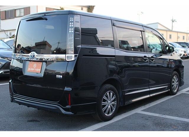 
								TOYOTA VOXY 2014 full									