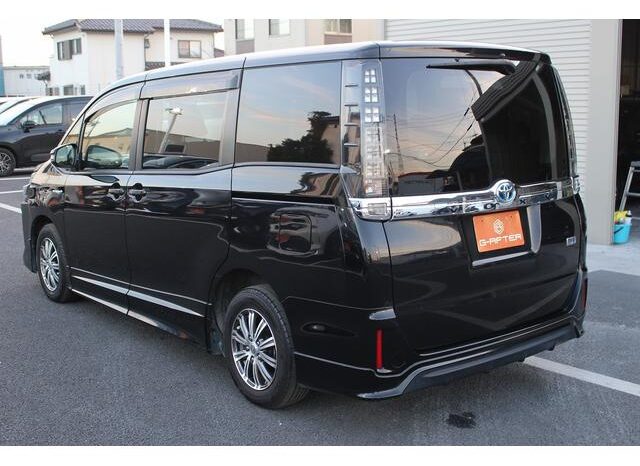 
								TOYOTA VOXY 2014 full									