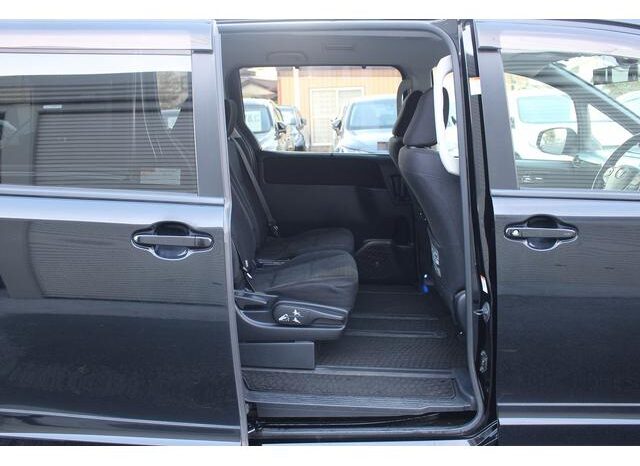 
								TOYOTA VOXY 2014 full									