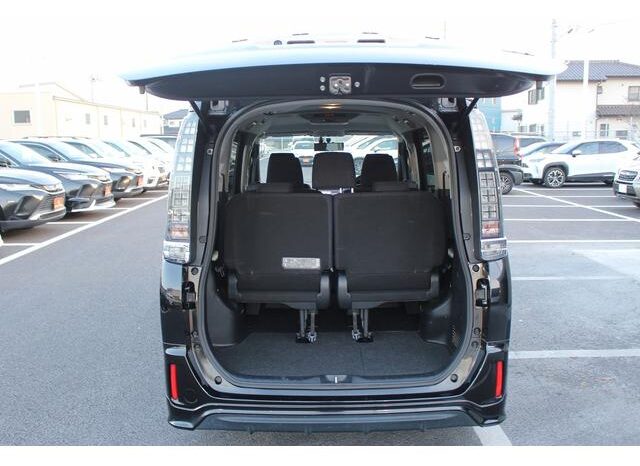 
								TOYOTA VOXY 2014 full									