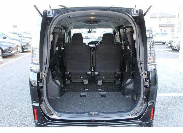 
								TOYOTA VOXY 2014 full									