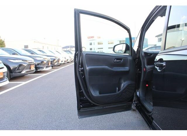 
								TOYOTA VOXY 2014 full									