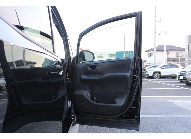 
								TOYOTA VOXY 2014 full									