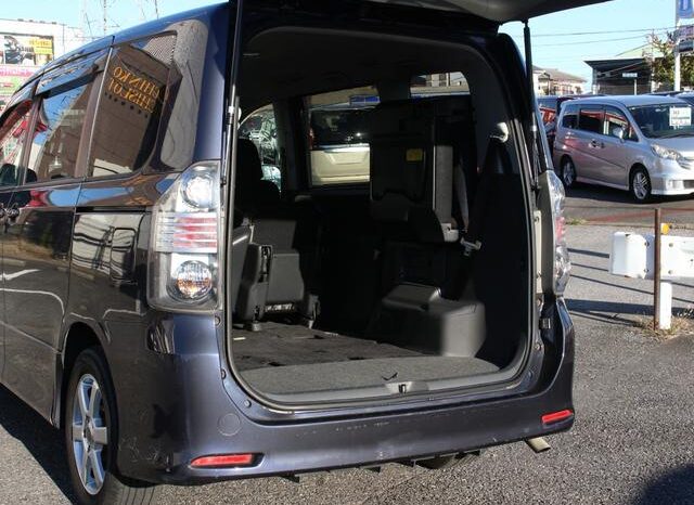 
								TOYOTA VOVY 2008 full									