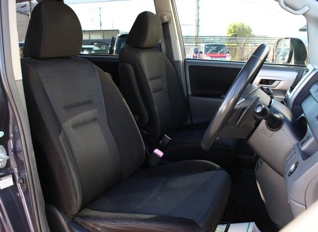 
								TOYOTA VOVY 2008 full									