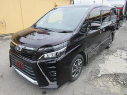 TOYOTA VOXY 2017