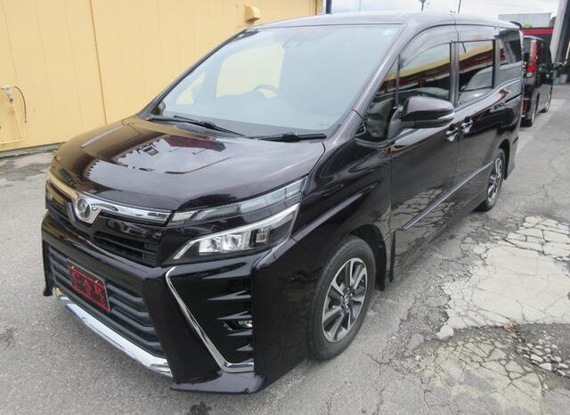 
								TOYOTA VOXY 2017 full									