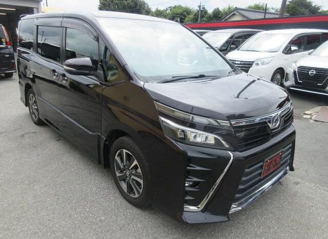
								TOYOTA VOXY 2017 full									