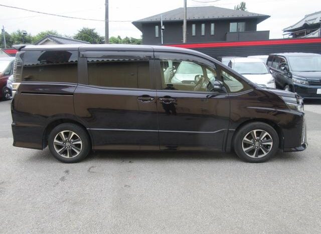 
								TOYOTA VOXY 2017 full									