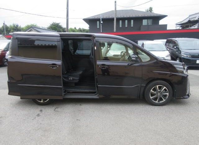 
								TOYOTA VOXY 2017 full									