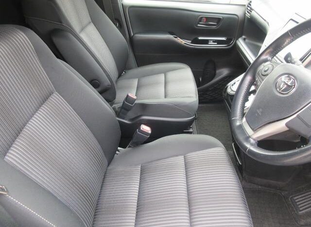 
								TOYOTA VOXY 2017 full									