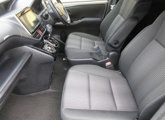 
								TOYOTA VOXY 2017 full									