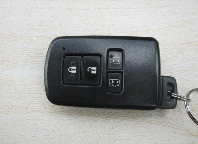 
								TOYOTA VOXY 2017 full									