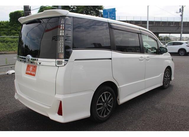 
								TOYOTA VOXY 2014 full									