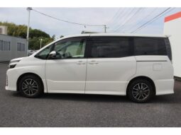 
										TOYOTA VOXY 2014 full									