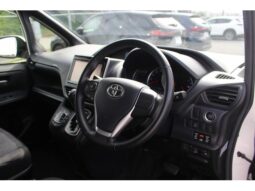 
										TOYOTA VOXY 2014 full									