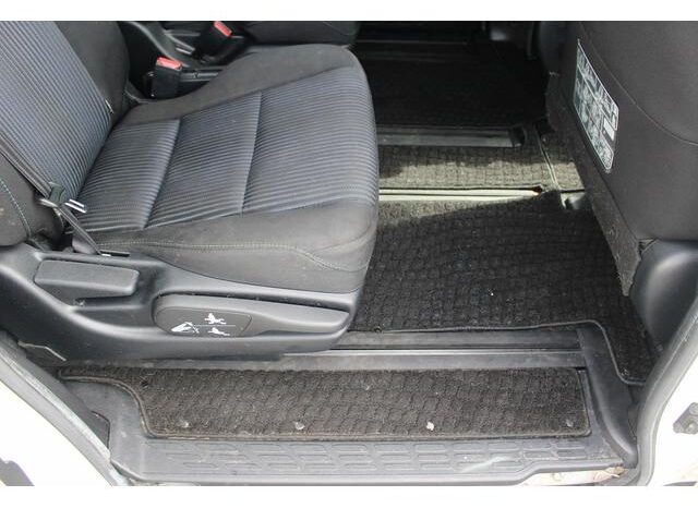 
								TOYOTA VOXY 2014 full									