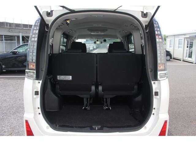 
								TOYOTA VOXY 2014 full									