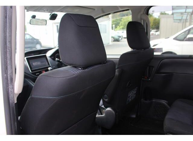 
								TOYOTA VOXY 2014 full									