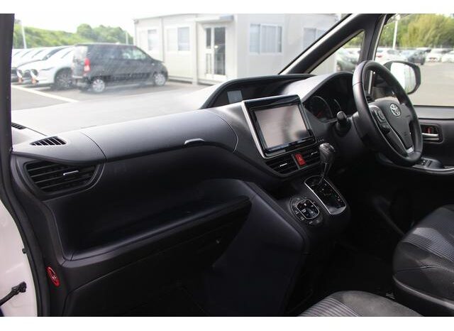 
								TOYOTA VOXY 2014 full									