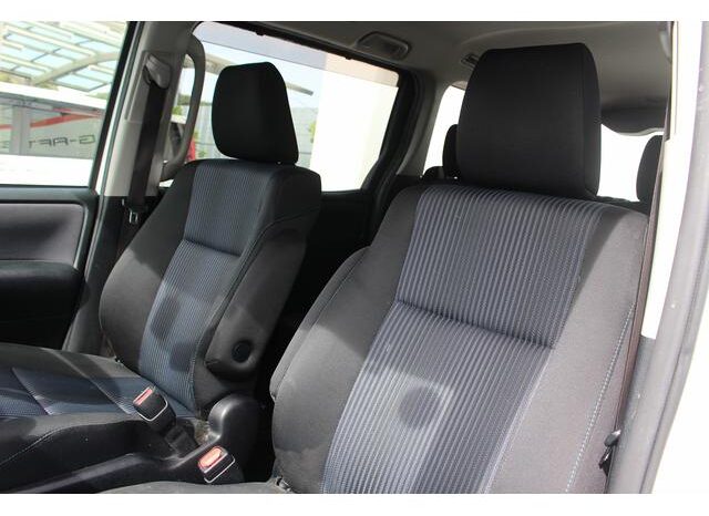 
								TOYOTA VOXY 2014 full									