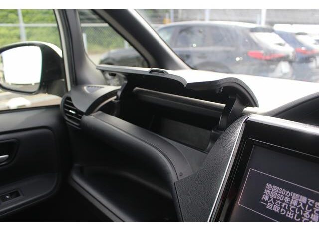 
								TOYOTA VOXY 2014 full									