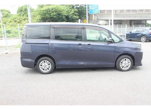 
								TOYOTA VOXY 2015 full									