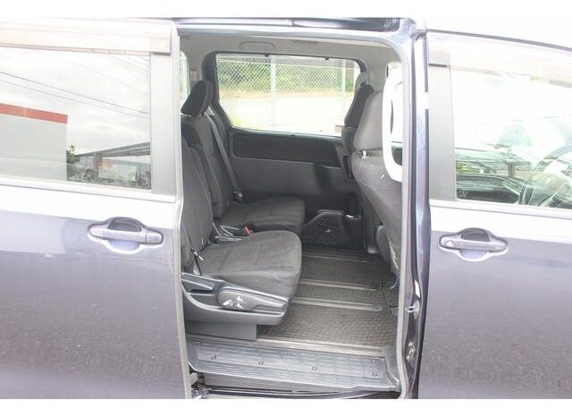 
								TOYOTA VOXY 2015 full									