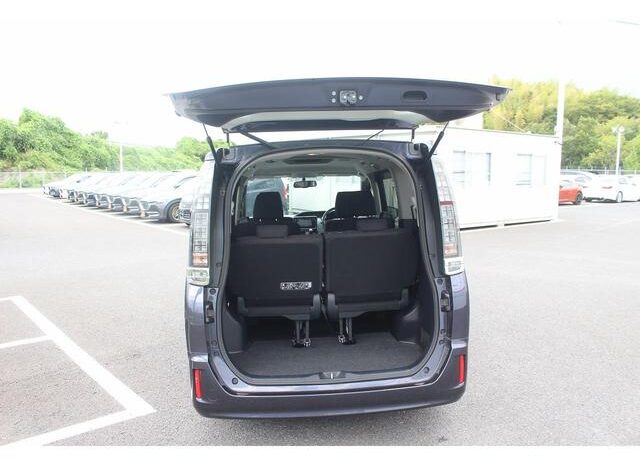 
								TOYOTA VOXY 2015 full									