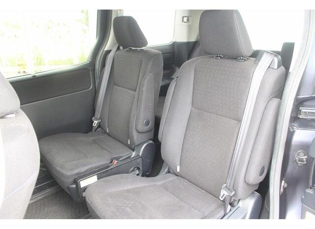 
								TOYOTA VOXY 2015 full									