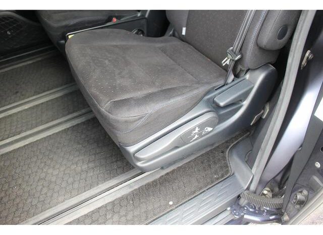 
								TOYOTA VOXY 2015 full									