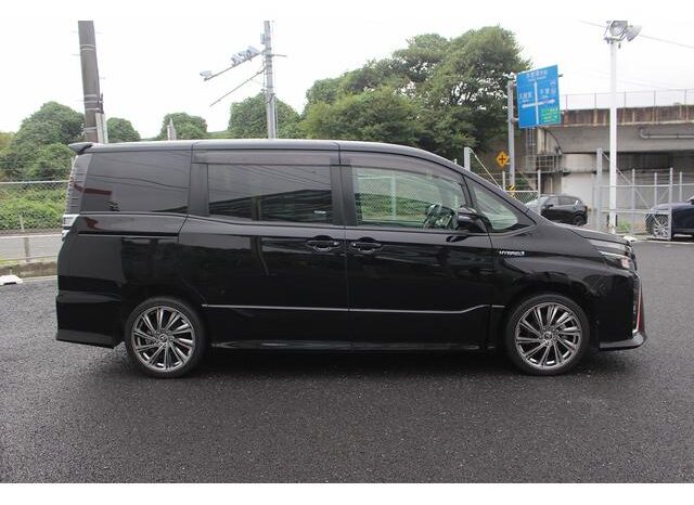 
								TOYOTA VOXY 2016 full									