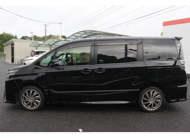 
								TOYOTA VOXY 2016 full									