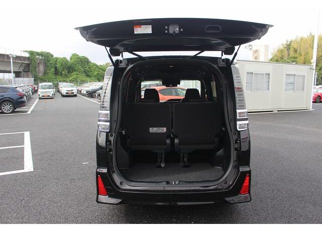 
								TOYOTA VOXY 2016 full									