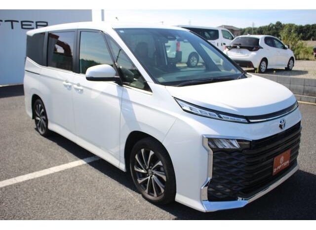 
								TOYOTA VOXY 2023 full									