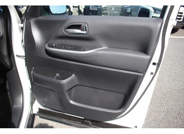 
								TOYOTA VOXY 2023 full									